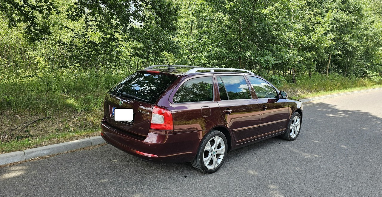 Skoda Octavia II bogate wyposażenie *niski przebieg*FV vat 23%* - Vieglā automašīna: foto 4 Skoda Octavia II bogate wyposażenie *niski przebieg*FV vat 23%* - Vieglā automašīna: foto 4