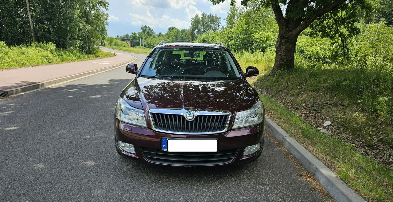 Skoda Octavia II bogate wyposażenie *niski przebieg*FV vat 23%* - Vieglā automašīna: foto 2 Skoda Octavia II bogate wyposażenie *niski przebieg*FV vat 23%* - Vieglā automašīna: foto 2
