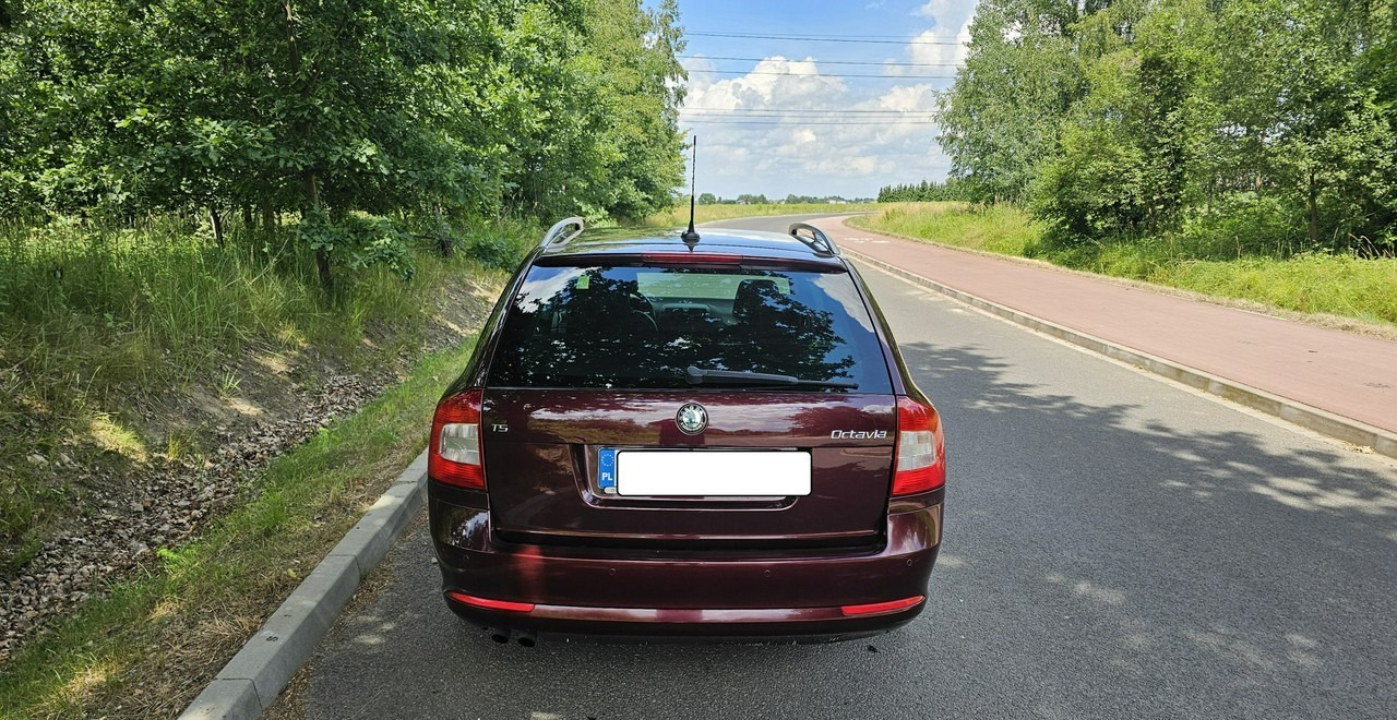 Skoda Octavia II bogate wyposażenie *niski przebieg*FV vat 23%* - Vieglā automašīna: foto 5 Skoda Octavia II bogate wyposażenie *niski przebieg*FV vat 23%* - Vieglā automašīna: foto 5