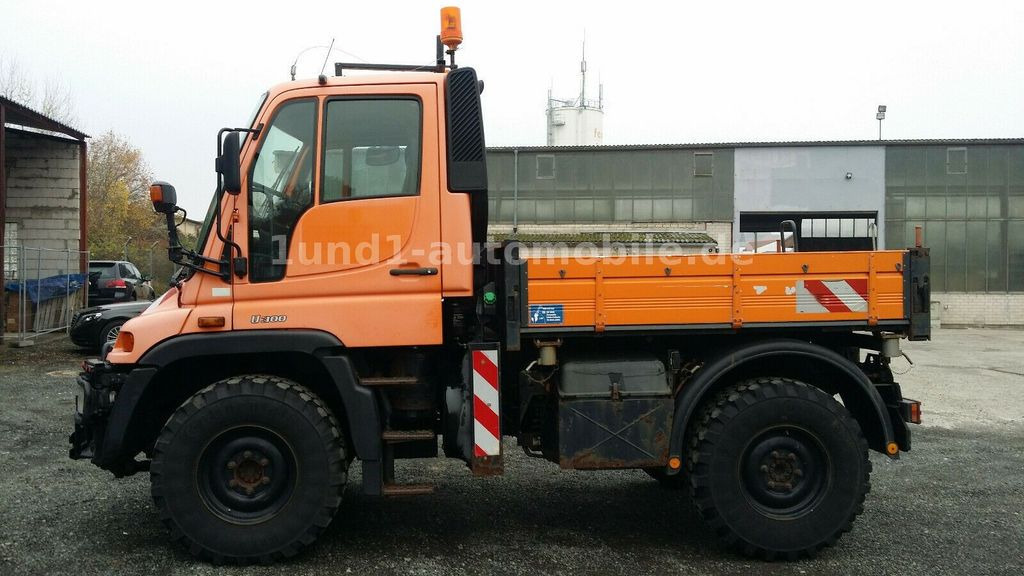 Mercedes-Benz Unimog U 300 Kipper Zugmaschine Kommunalhydraulik U 500 400 U 300 Kipper Zugmaschine Kommunalhydraulik U 500 400 - Komunālā/ Specializētā tehnika: foto 5 Mercedes-Benz Unimog U 300 Kipper Zugmaschine Kommunalhydraulik U 500 400 U 300 Kipper Zugmaschine Kommunalhydraulik U 500 400 - Komunālā/ Specializētā tehnika: foto 5