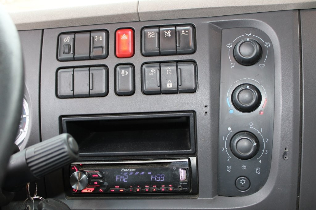 Kravas automašīna ar tentu DAF LF 260 FA: foto 10