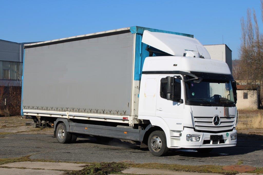 Mercedes-Benz Atego 1223 - Kravas automašīna ar tentu: foto 1 Mercedes-Benz Atego 1223 - Kravas automašīna ar tentu: foto 1