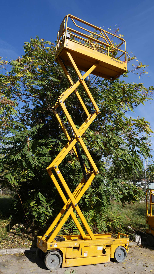 HAULOTTE Compact 8 - Šķērveida pacēlājs: foto 2 HAULOTTE Compact 8 - Šķērveida pacēlājs: foto 2