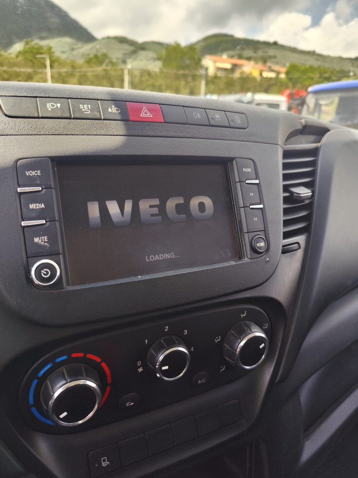 IVECO DAILY 35-130 - Komercauto pašizgāzējs: foto 5 IVECO DAILY 35-130 - Komercauto pašizgāzējs: foto 5