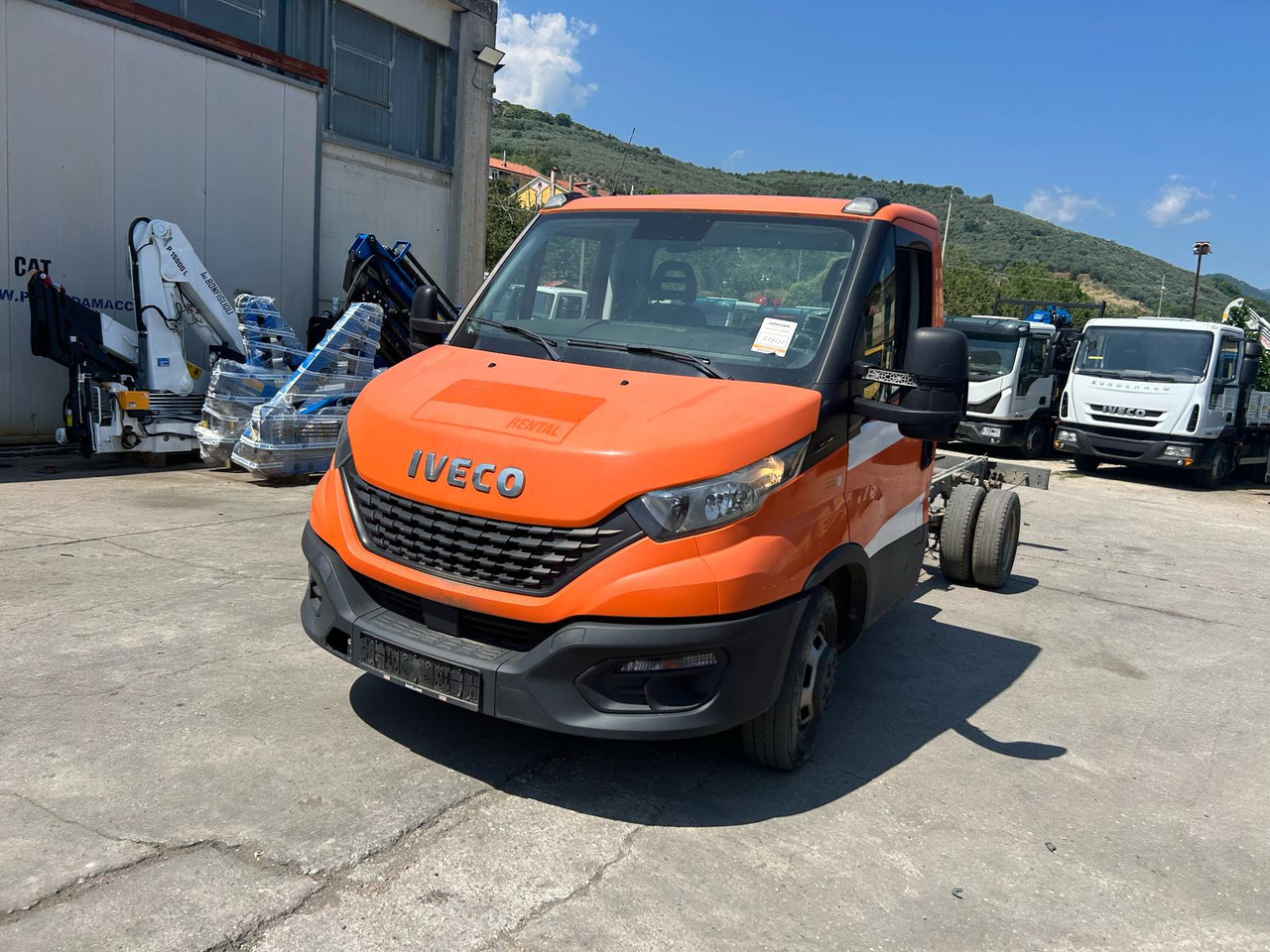 IVECO DAILY 35-140 - Automašīna ar kravas platformu: foto 1 IVECO DAILY 35-140 - Automašīna ar kravas platformu: foto 1