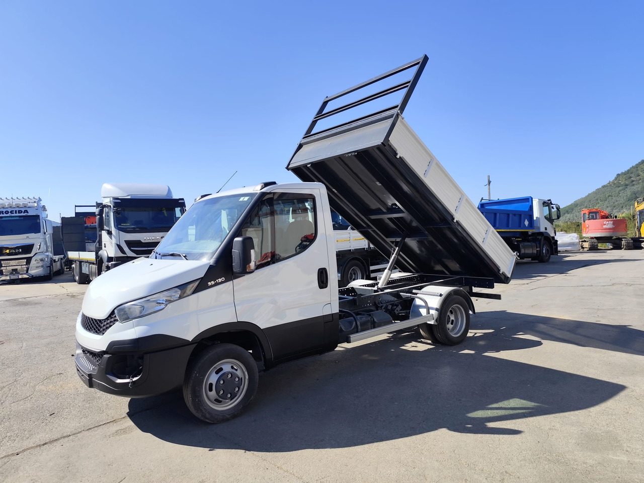 IVECO DAILY 35C13 - Komercauto pašizgāzējs: foto 3 IVECO DAILY 35C13 - Komercauto pašizgāzējs: foto 3