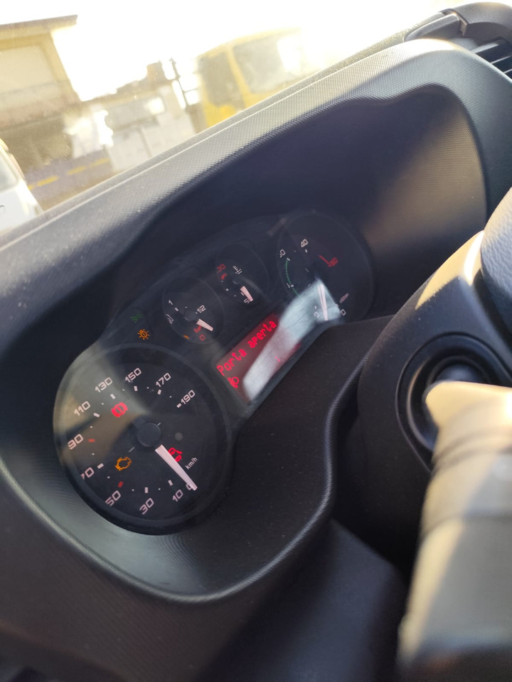 IVECO DAILY 35C15 - Kravas auto ar manipulatoru, Komercauto pašizgāzējs: foto 4 IVECO DAILY 35C15 - Kravas auto ar manipulatoru, Komercauto pašizgāzējs: foto 4