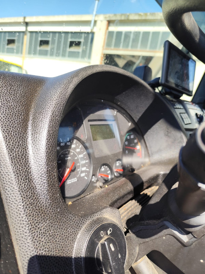 IVECO EUROCARGO 120-190L - Šasija kravas automašīna: foto 4 IVECO EUROCARGO 120-190L - Šasija kravas automašīna: foto 4