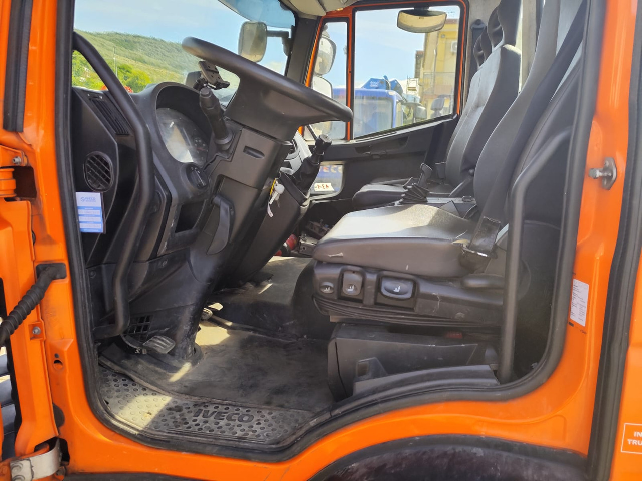 Kravas auto ar manipulatoru IVECO EUROCARGO 120-90L: foto 37