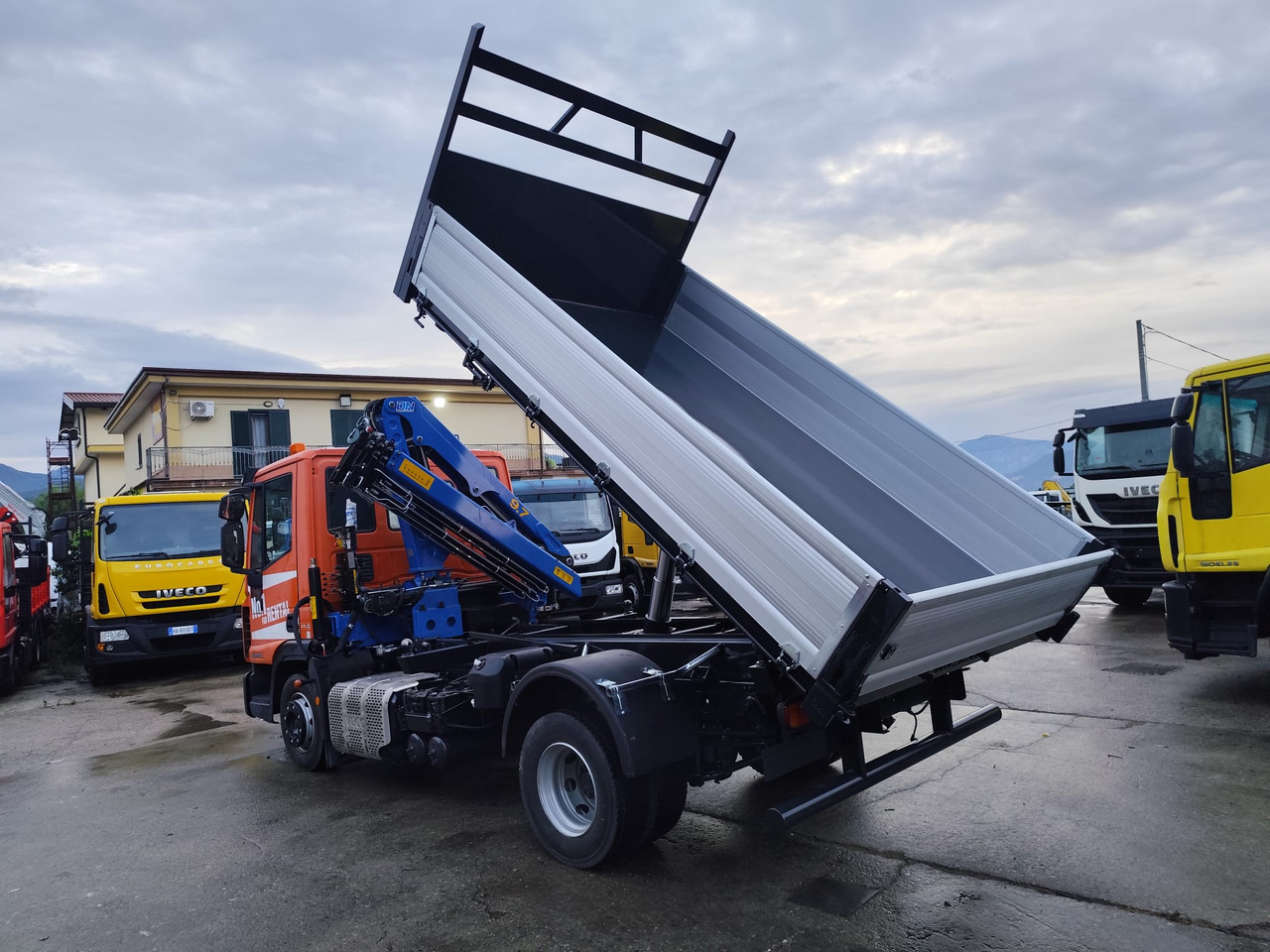 IVECO EUROCARGO 120-90L - Kravas auto ar manipulatoru, Kravas automašīna pašizgāzējs: foto 3 IVECO EUROCARGO 120-90L - Kravas auto ar manipulatoru, Kravas automašīna pašizgāzējs: foto 3