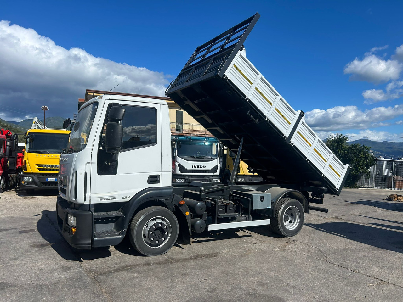 IVECO EUROCARGO 120E25 - Kravas automašīna pašizgāzējs: foto 3 IVECO EUROCARGO 120E25 - Kravas automašīna pašizgāzējs: foto 3