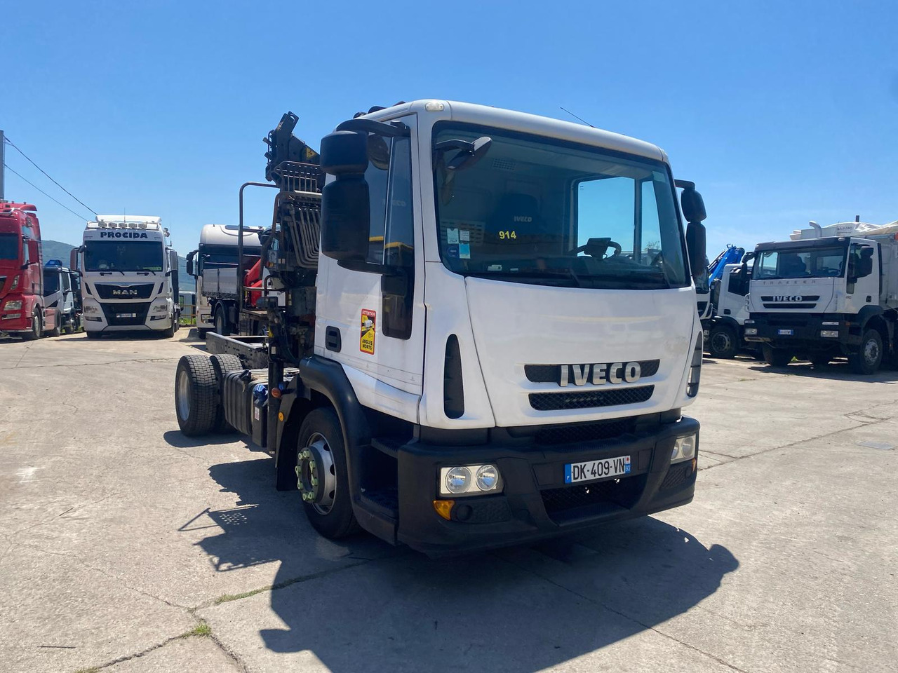 IVECO EUROCARGO 120E25 - Kravas auto ar manipulatoru: foto 1 IVECO EUROCARGO 120E25 - Kravas auto ar manipulatoru: foto 1