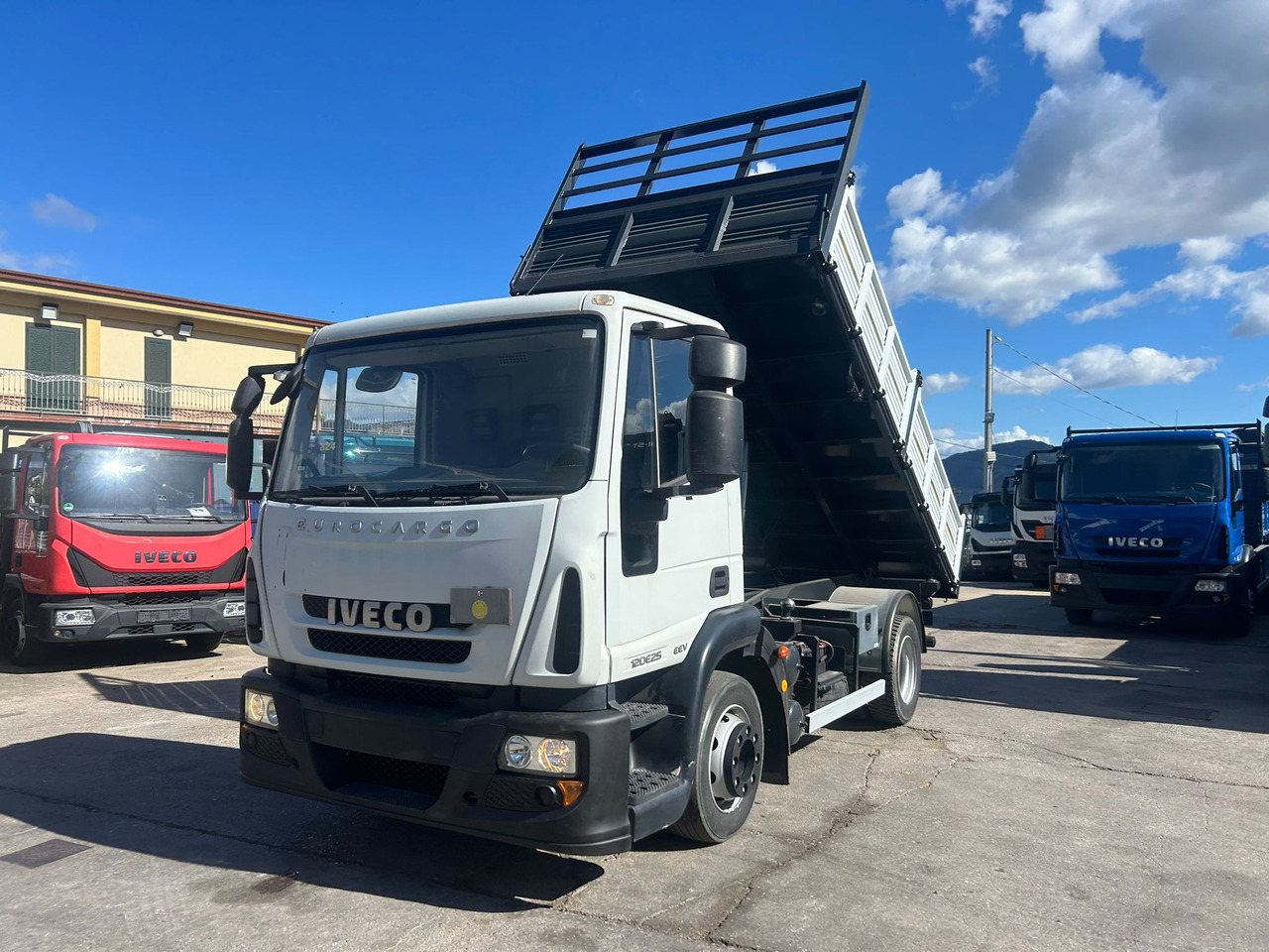IVECO EUROCARGO 120E25 - Kravas automašīna pašizgāzējs: foto 4 IVECO EUROCARGO 120E25 - Kravas automašīna pašizgāzējs: foto 4