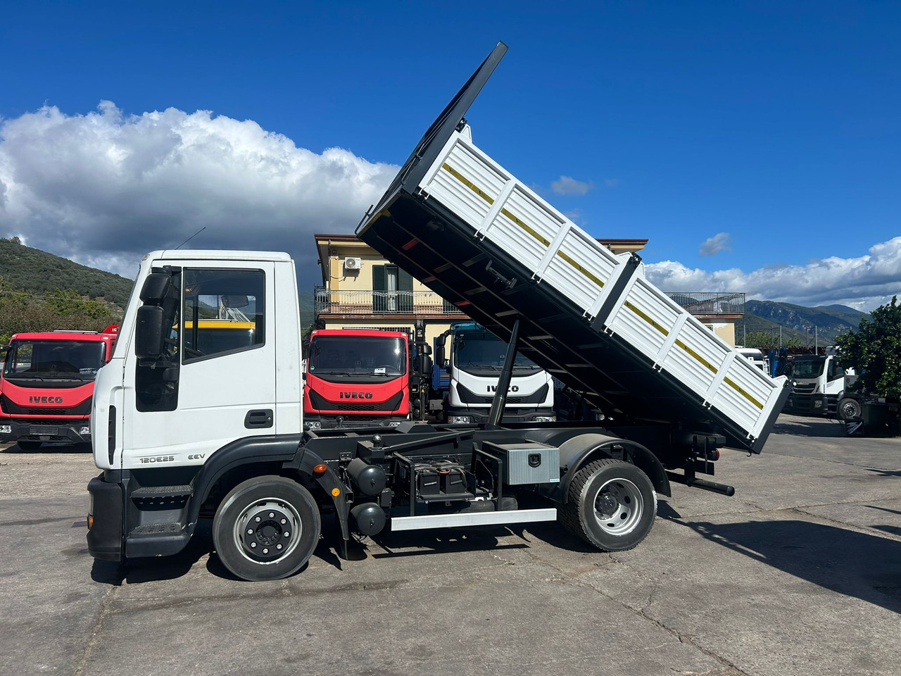 IVECO EUROCARGO 120E25 - Kravas automašīna pašizgāzējs: foto 2 IVECO EUROCARGO 120E25 - Kravas automašīna pašizgāzējs: foto 2