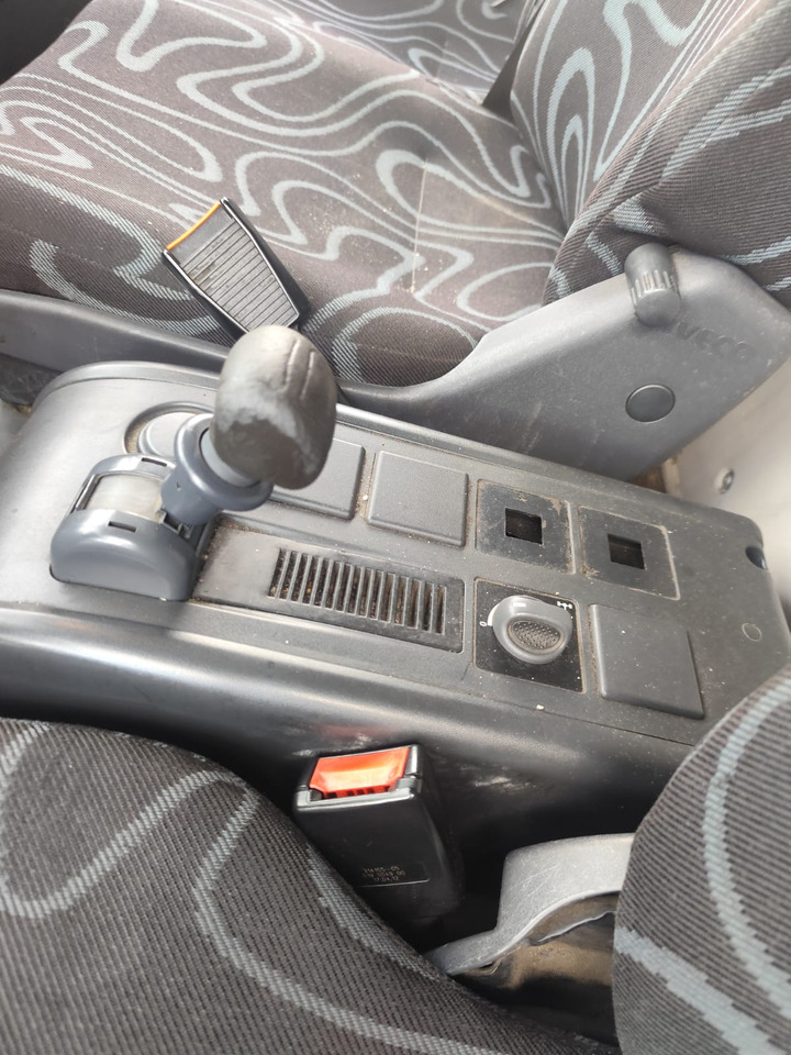 IVECO EUROCARGO 120E28P - Šasija kravas automašīna: foto 4 IVECO EUROCARGO 120E28P - Šasija kravas automašīna: foto 4