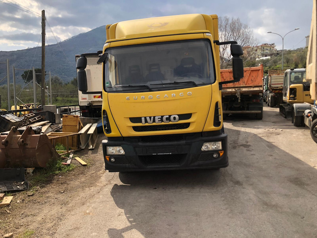 IVECO EUROCARGO 120E28P - Šasija kravas automašīna: foto 2 IVECO EUROCARGO 120E28P - Šasija kravas automašīna: foto 2