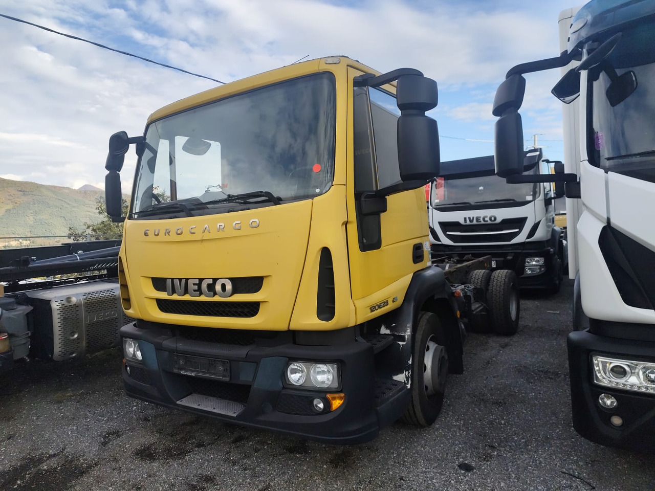 IVECO EUROCARGO 120E28P - Šasija kravas automašīna: foto 1 IVECO EUROCARGO 120E28P - Šasija kravas automašīna: foto 1