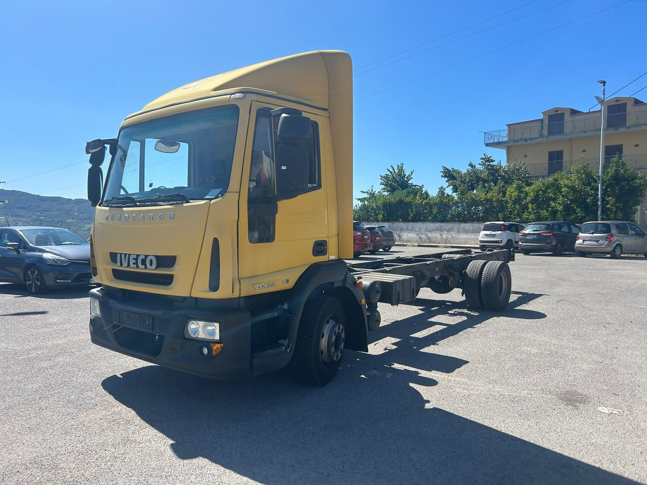 IVECO EUROCARGO 120E28P - Kravas automašīna ar slēgto virsbūvi: foto 1 IVECO EUROCARGO 120E28P - Kravas automašīna ar slēgto virsbūvi: foto 1
