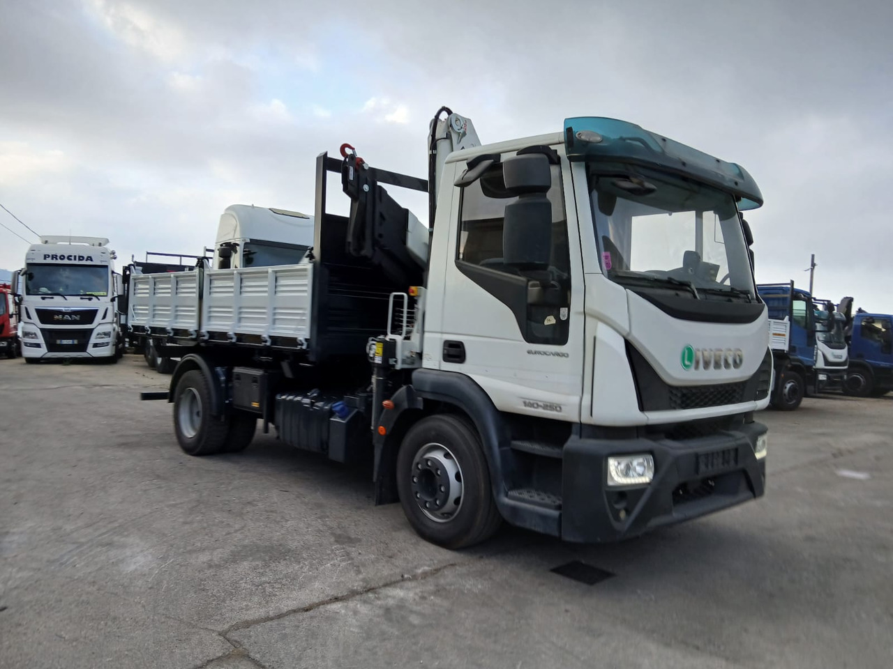 IVECO EUROCARGO 140-250 - Kravas auto ar manipulatoru: foto 4 IVECO EUROCARGO 140-250 - Kravas auto ar manipulatoru: foto 4