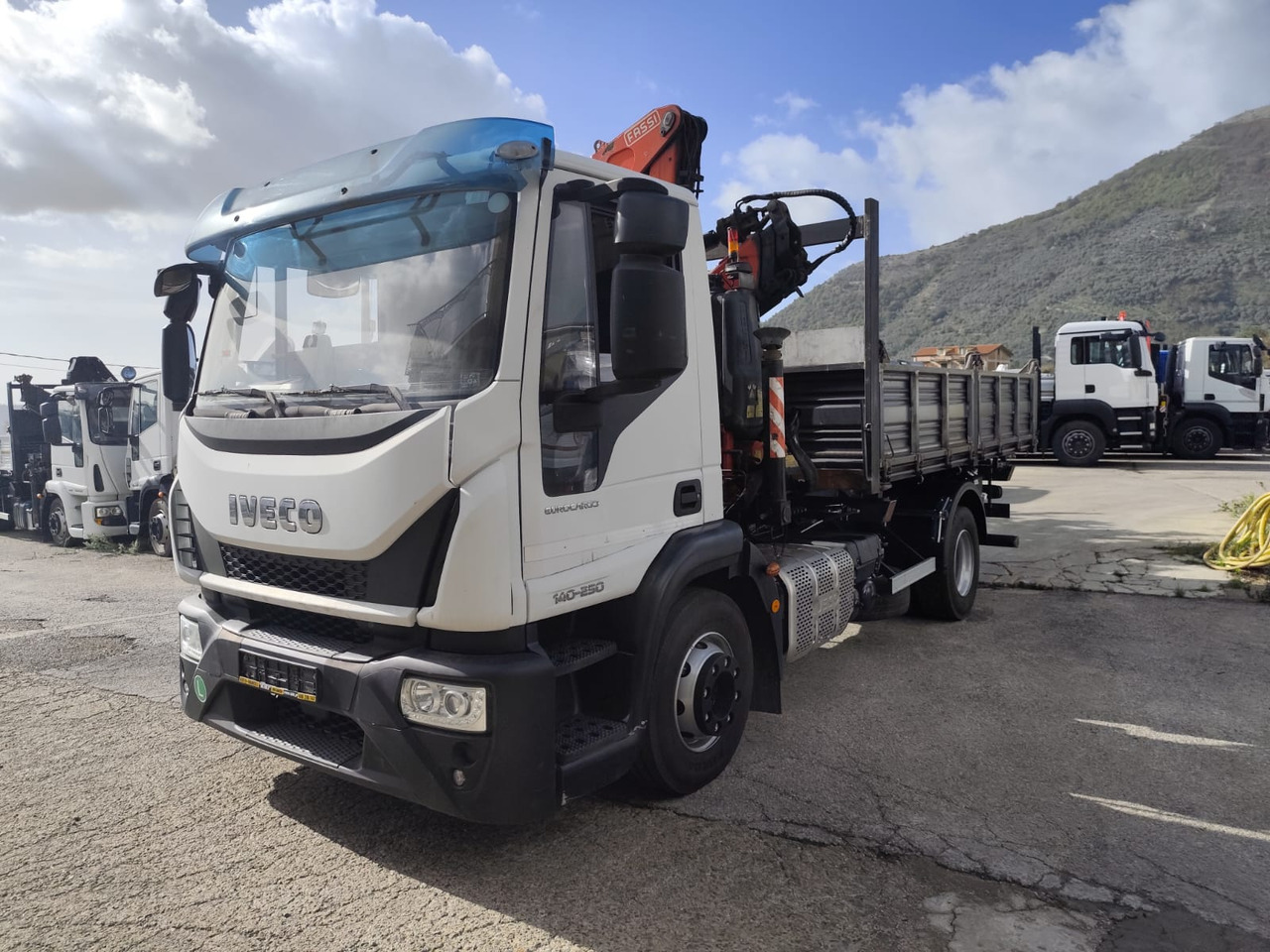 IVECO EUROCARGO 140-250 - Kravas auto ar manipulatoru: foto 1 IVECO EUROCARGO 140-250 - Kravas auto ar manipulatoru: foto 1