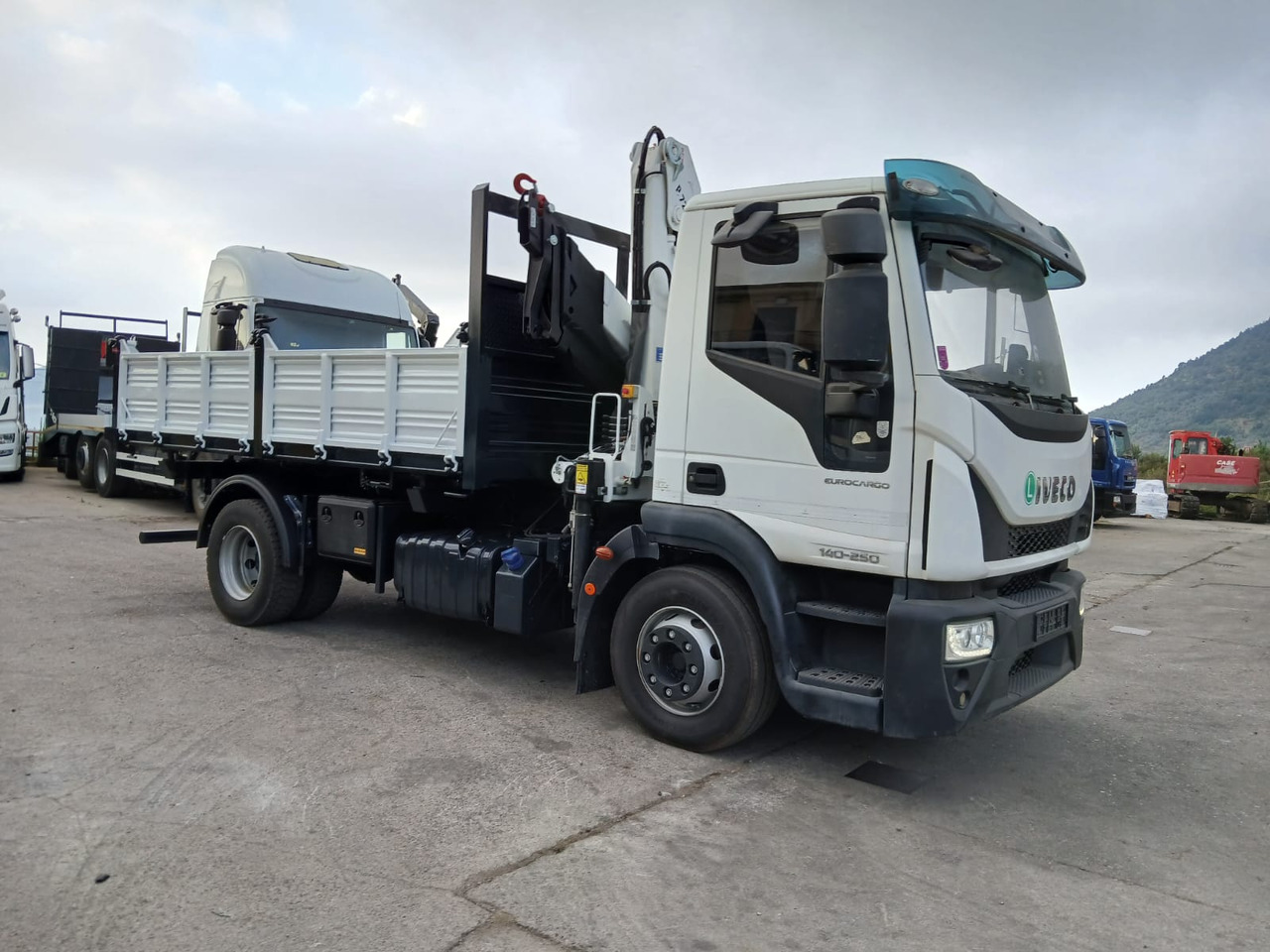 IVECO EUROCARGO 140-250 - Kravas auto ar manipulatoru: foto 5 IVECO EUROCARGO 140-250 - Kravas auto ar manipulatoru: foto 5