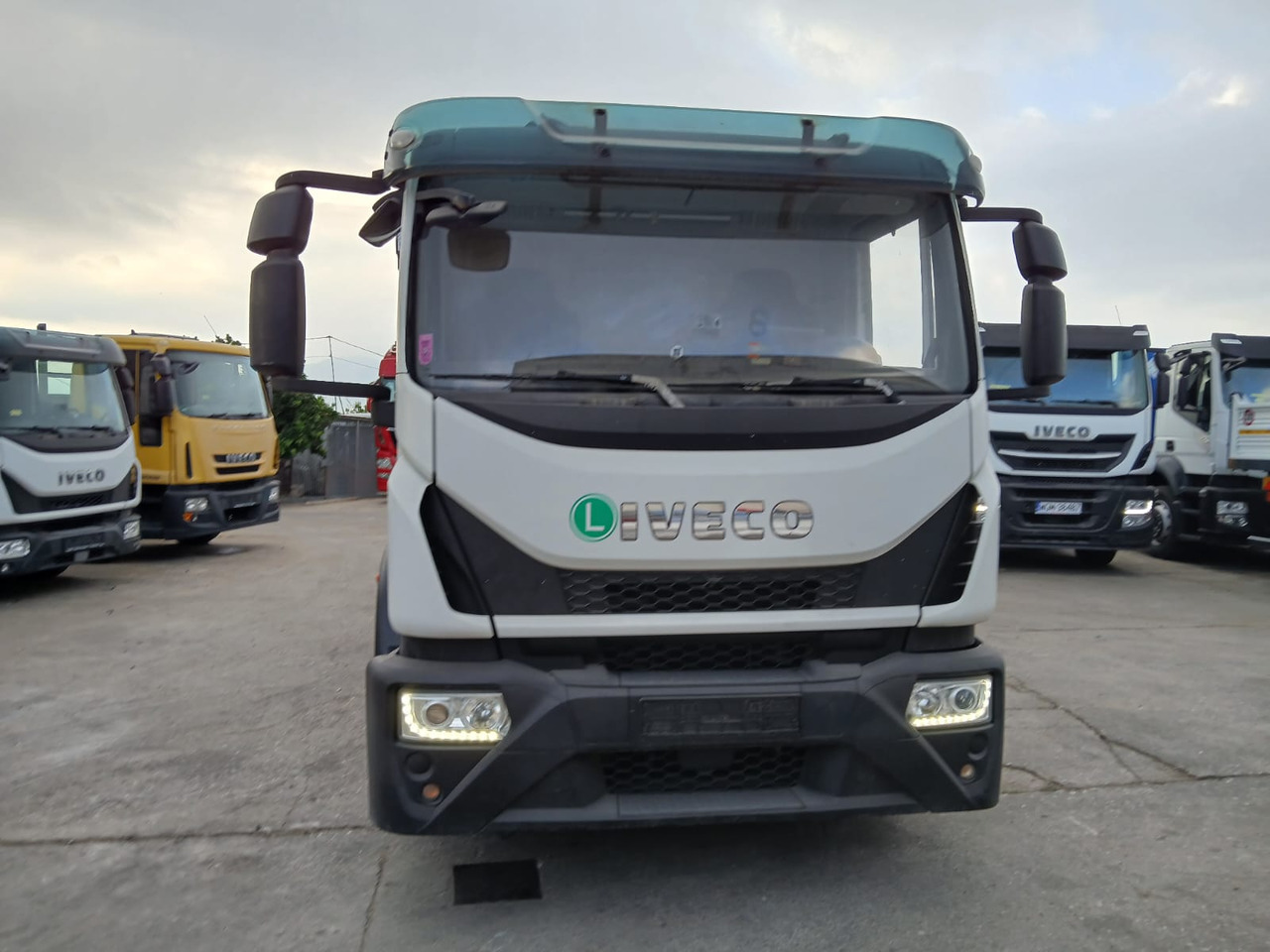 IVECO EUROCARGO 140-250 - Kravas auto ar manipulatoru: foto 3 IVECO EUROCARGO 140-250 - Kravas auto ar manipulatoru: foto 3