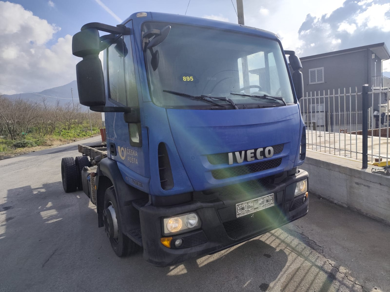 IVECO EUROCARGO 140E25 - Šasija kravas automašīna: foto 1 IVECO EUROCARGO 140E25 - Šasija kravas automašīna: foto 1