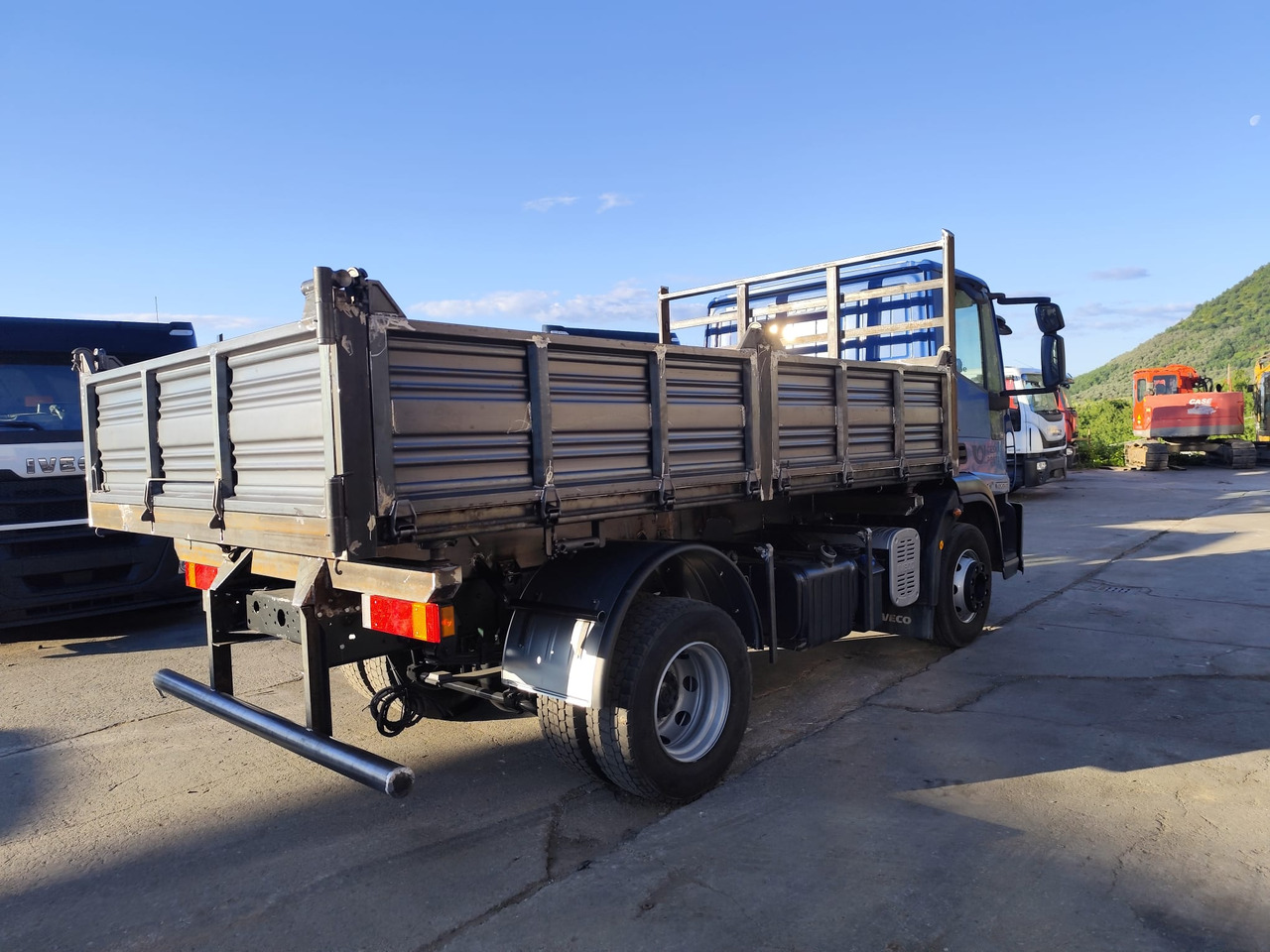 IVECO EUROCARGO 150E25 - Kravas automašīna pašizgāzējs: foto 5 IVECO EUROCARGO 150E25 - Kravas automašīna pašizgāzējs: foto 5