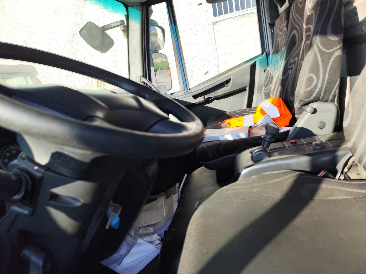 IVECO EUROCARGO 150E25 - Šasija kravas automašīna: foto 4 IVECO EUROCARGO 150E25 - Šasija kravas automašīna: foto 4