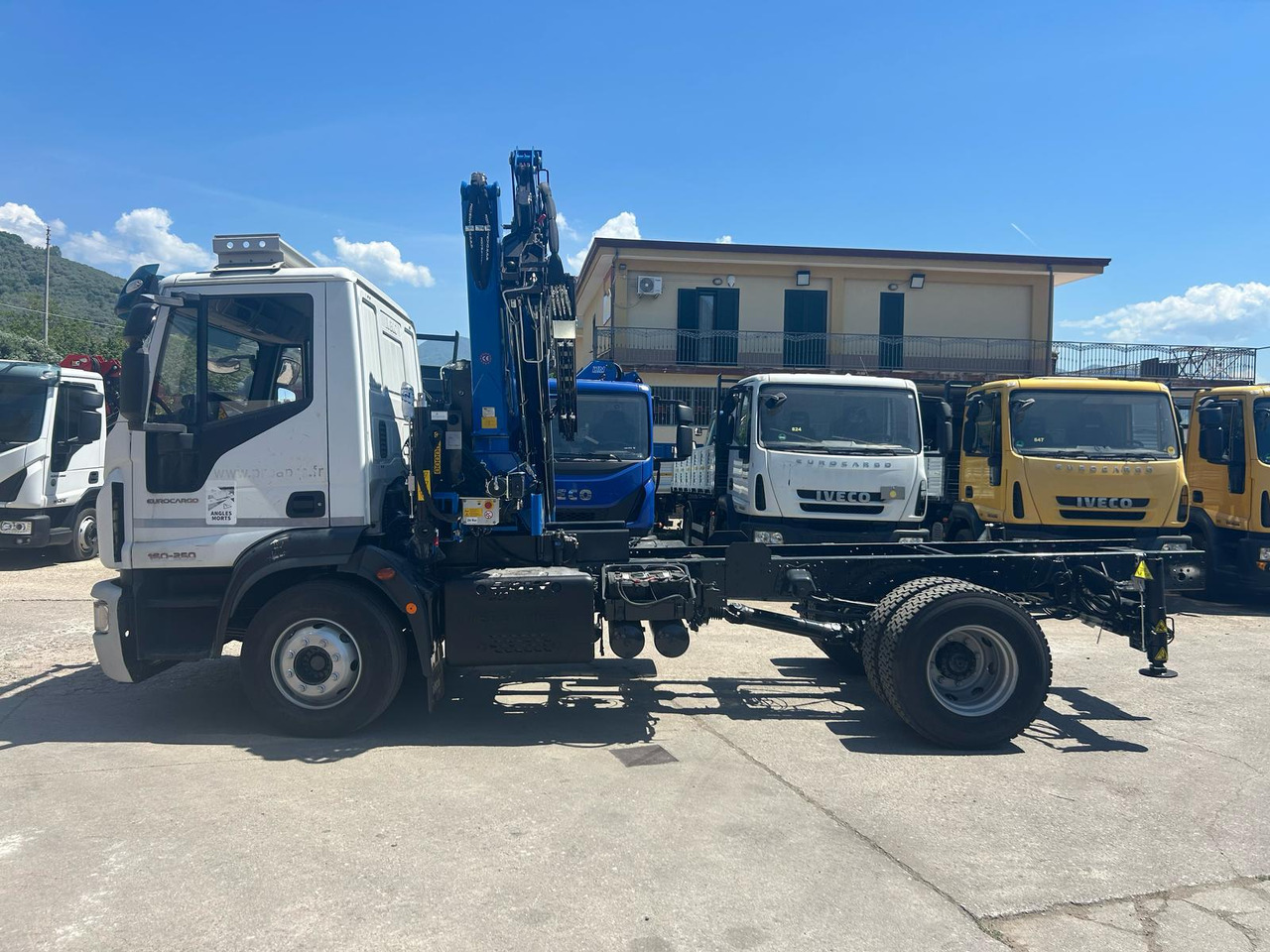 IVECO EUROCARGO 160-250 - Kravas auto ar manipulatoru: foto 3 IVECO EUROCARGO 160-250 - Kravas auto ar manipulatoru: foto 3