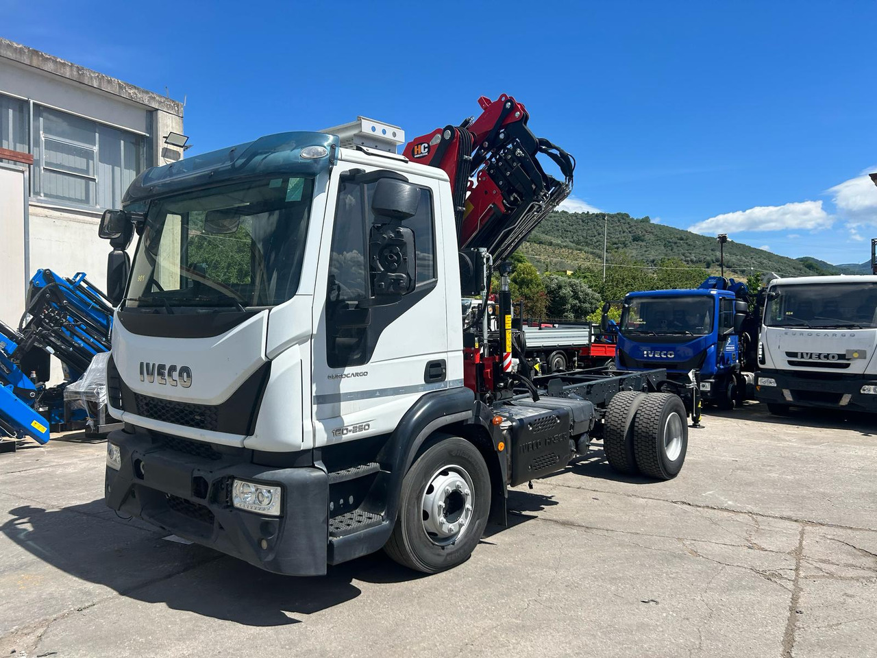 IVECO EUROCARGO 160-250 - Kravas auto ar manipulatoru: foto 1 IVECO EUROCARGO 160-250 - Kravas auto ar manipulatoru: foto 1