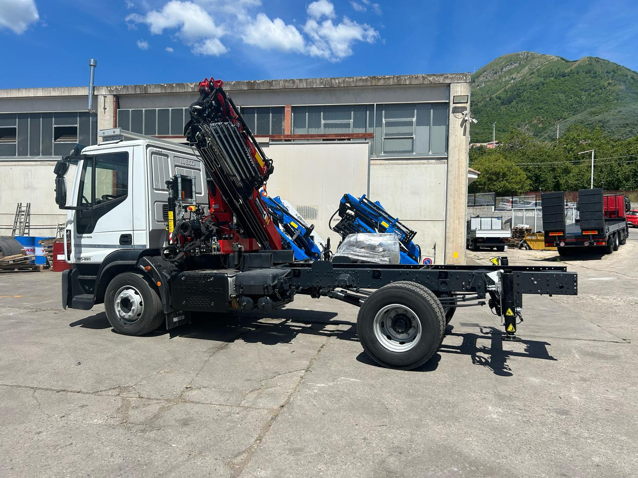 IVECO EUROCARGO 160-250 - Kravas auto ar manipulatoru: foto 5 IVECO EUROCARGO 160-250 - Kravas auto ar manipulatoru: foto 5