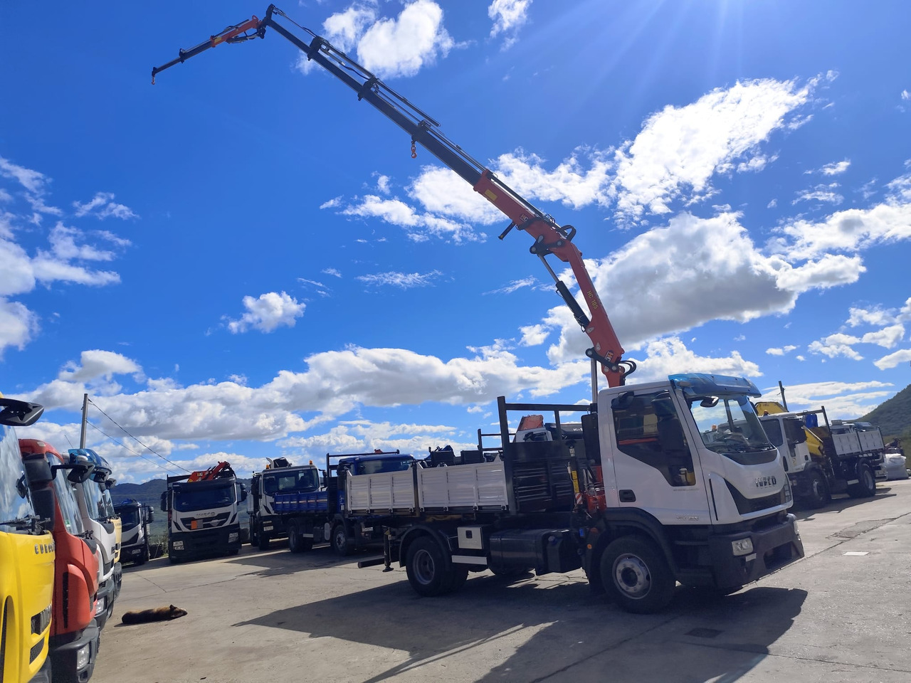 IVECO EUROCARGO 160-250 - Kravas auto ar manipulatoru, Kravas automašīna pašizgāzējs: foto 1 IVECO EUROCARGO 160-250 - Kravas auto ar manipulatoru, Kravas automašīna pašizgāzējs: foto 1