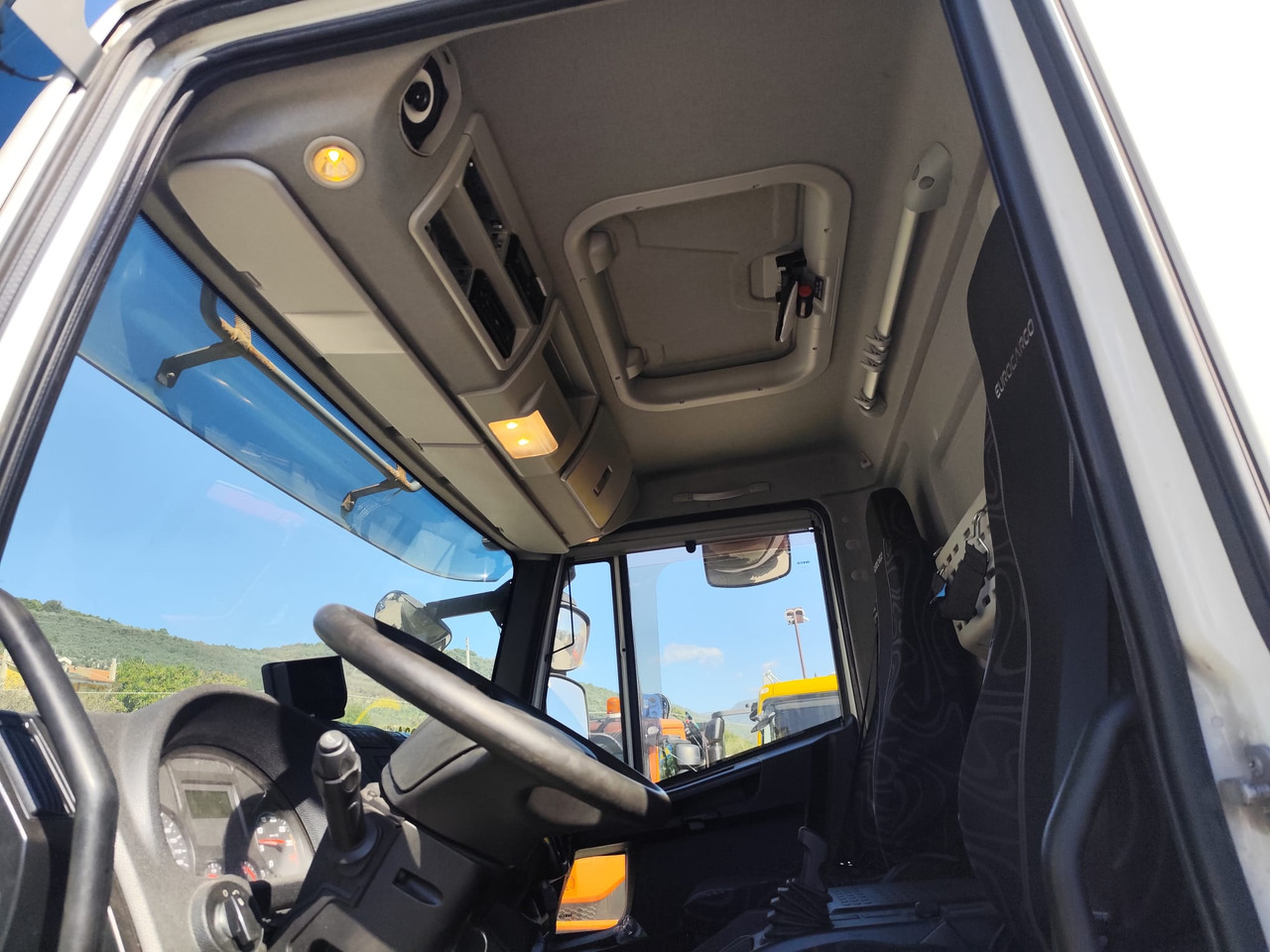 IVECO EUROCARGO 160-280 - Kravas automašīna pašizgāzējs, Kravas auto ar manipulatoru: foto 5 IVECO EUROCARGO 160-280 - Kravas automašīna pašizgāzējs, Kravas auto ar manipulatoru: foto 5