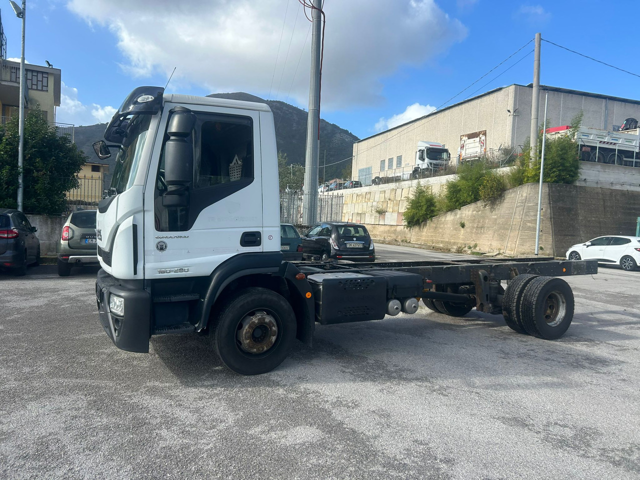 IVECO EUROCARGO 160-280 - Šasija kravas automašīna, Kravas auto ar manipulatoru: foto 4 IVECO EUROCARGO 160-280 - Šasija kravas automašīna, Kravas auto ar manipulatoru: foto 4