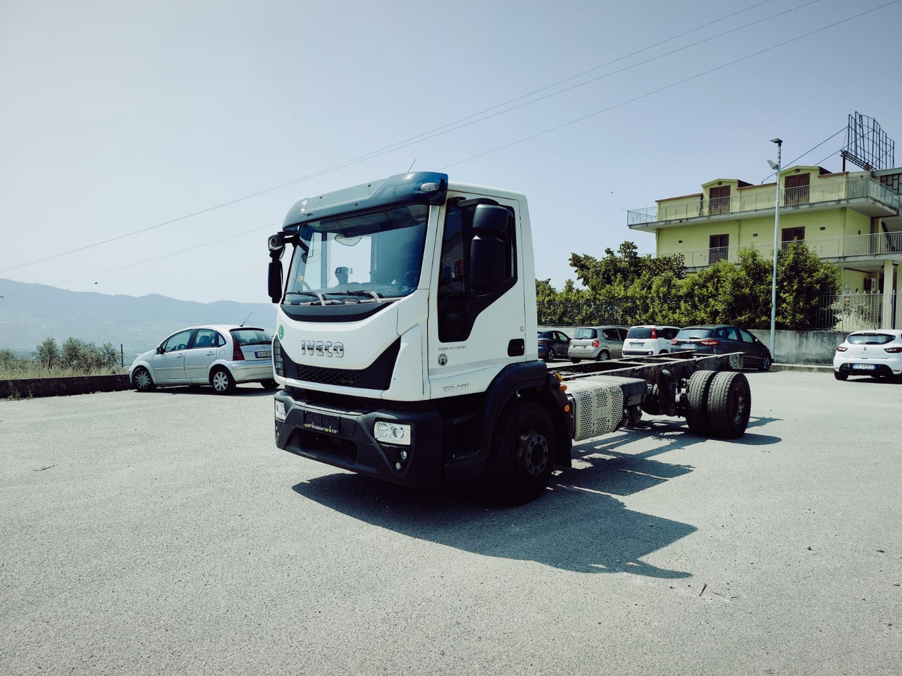 IVECO EUROCARGO 160-280 - Šasija kravas automašīna, Kravas auto ar manipulatoru: foto 1 IVECO EUROCARGO 160-280 - Šasija kravas automašīna, Kravas auto ar manipulatoru: foto 1