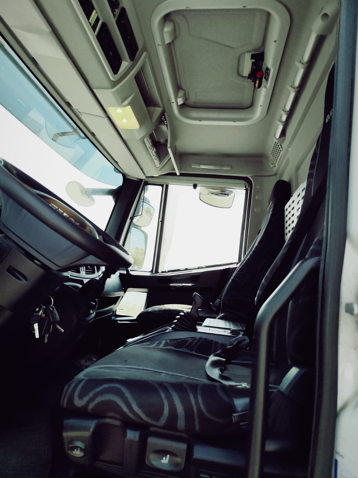 IVECO EUROCARGO 160-280 - Šasija kravas automašīna, Kravas auto ar manipulatoru: foto 4 IVECO EUROCARGO 160-280 - Šasija kravas automašīna, Kravas auto ar manipulatoru: foto 4