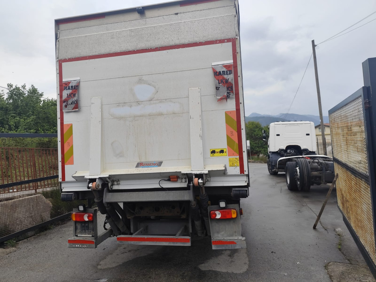 IVECO EUROCARGO 160-280 - Kravas automašīna ar slēgto virsbūvi, Kravas auto ar manipulatoru: foto 3 IVECO EUROCARGO 160-280 - Kravas automašīna ar slēgto virsbūvi, Kravas auto ar manipulatoru: foto 3