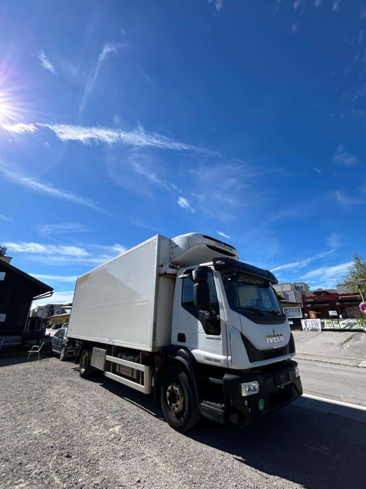 IVECO EUROCARGO 160-280 - Kravas automašīna ar slēgto virsbūvi, Kravas auto ar manipulatoru: foto 3 IVECO EUROCARGO 160-280 - Kravas automašīna ar slēgto virsbūvi, Kravas auto ar manipulatoru: foto 3