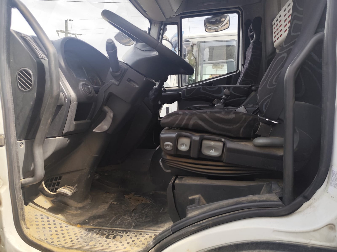 IVECO EUROCARGO 160E25K - Kravas auto ar manipulatoru: foto 5 IVECO EUROCARGO 160E25K - Kravas auto ar manipulatoru: foto 5
