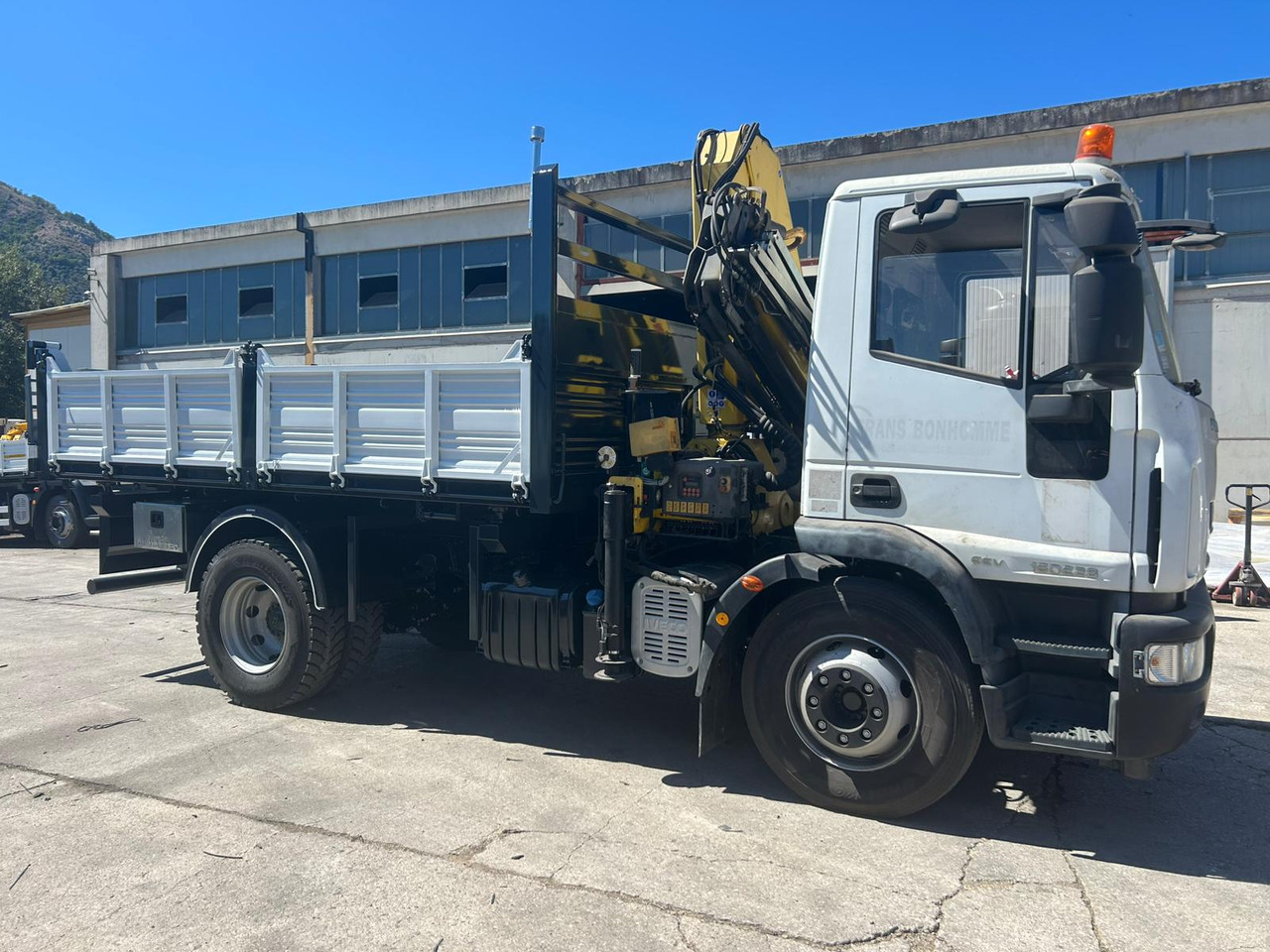 IVECO EUROCARGO 160E28 - Kravas auto ar manipulatoru: foto 3 IVECO EUROCARGO 160E28 - Kravas auto ar manipulatoru: foto 3