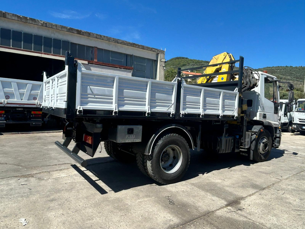 IVECO EUROCARGO 160E28 - Kravas auto ar manipulatoru: foto 5 IVECO EUROCARGO 160E28 - Kravas auto ar manipulatoru: foto 5