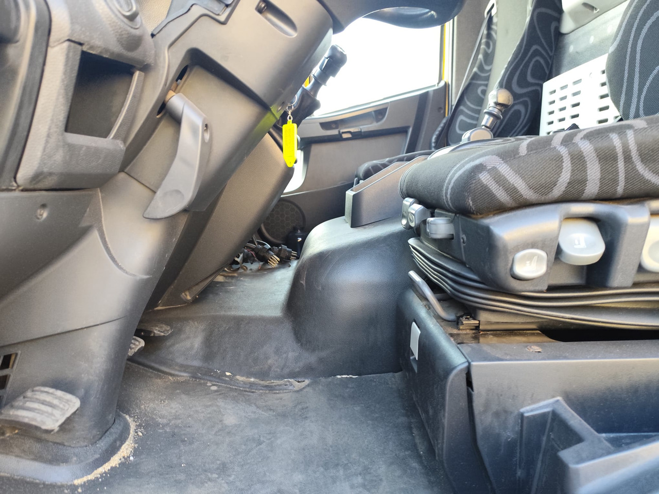 IVECO EUROCARGO 160E28 - Šasija kravas automašīna: foto 4 IVECO EUROCARGO 160E28 - Šasija kravas automašīna: foto 4