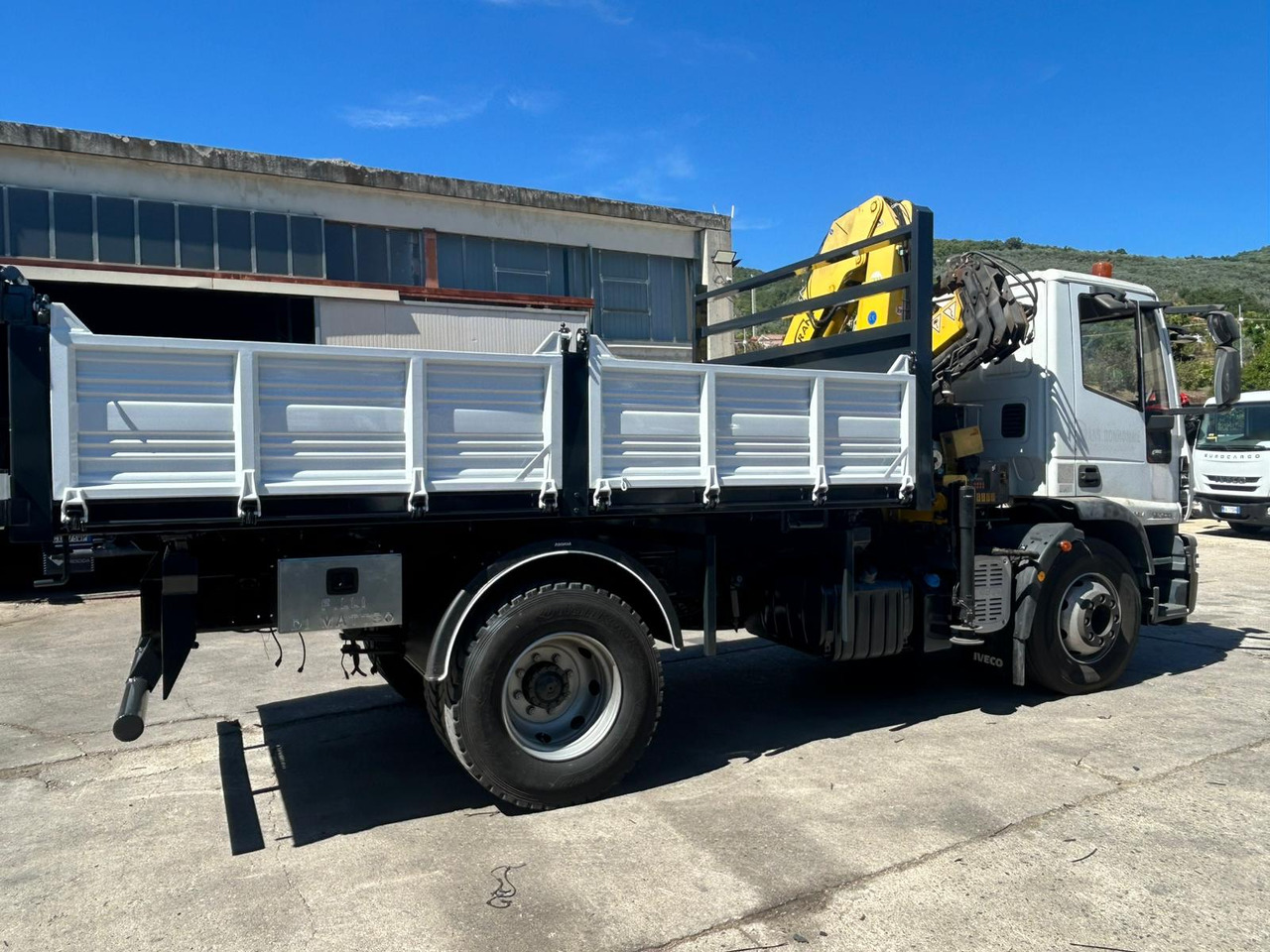 IVECO EUROCARGO 160E28 - Kravas auto ar manipulatoru: foto 4 IVECO EUROCARGO 160E28 - Kravas auto ar manipulatoru: foto 4