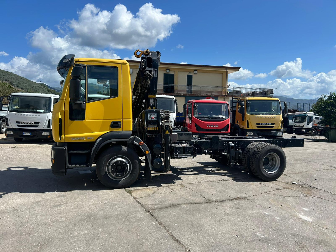 IVECO EUROCARGO 160E30 - Kravas auto ar manipulatoru: foto 4 IVECO EUROCARGO 160E30 - Kravas auto ar manipulatoru: foto 4