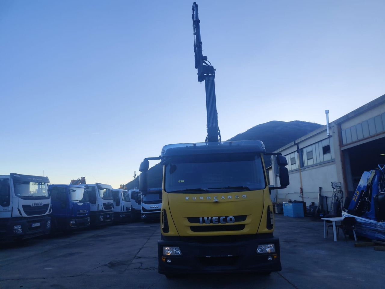 IVECO EUROCARGO 160E30 - Kravas auto ar manipulatoru: foto 4 IVECO EUROCARGO 160E30 - Kravas auto ar manipulatoru: foto 4