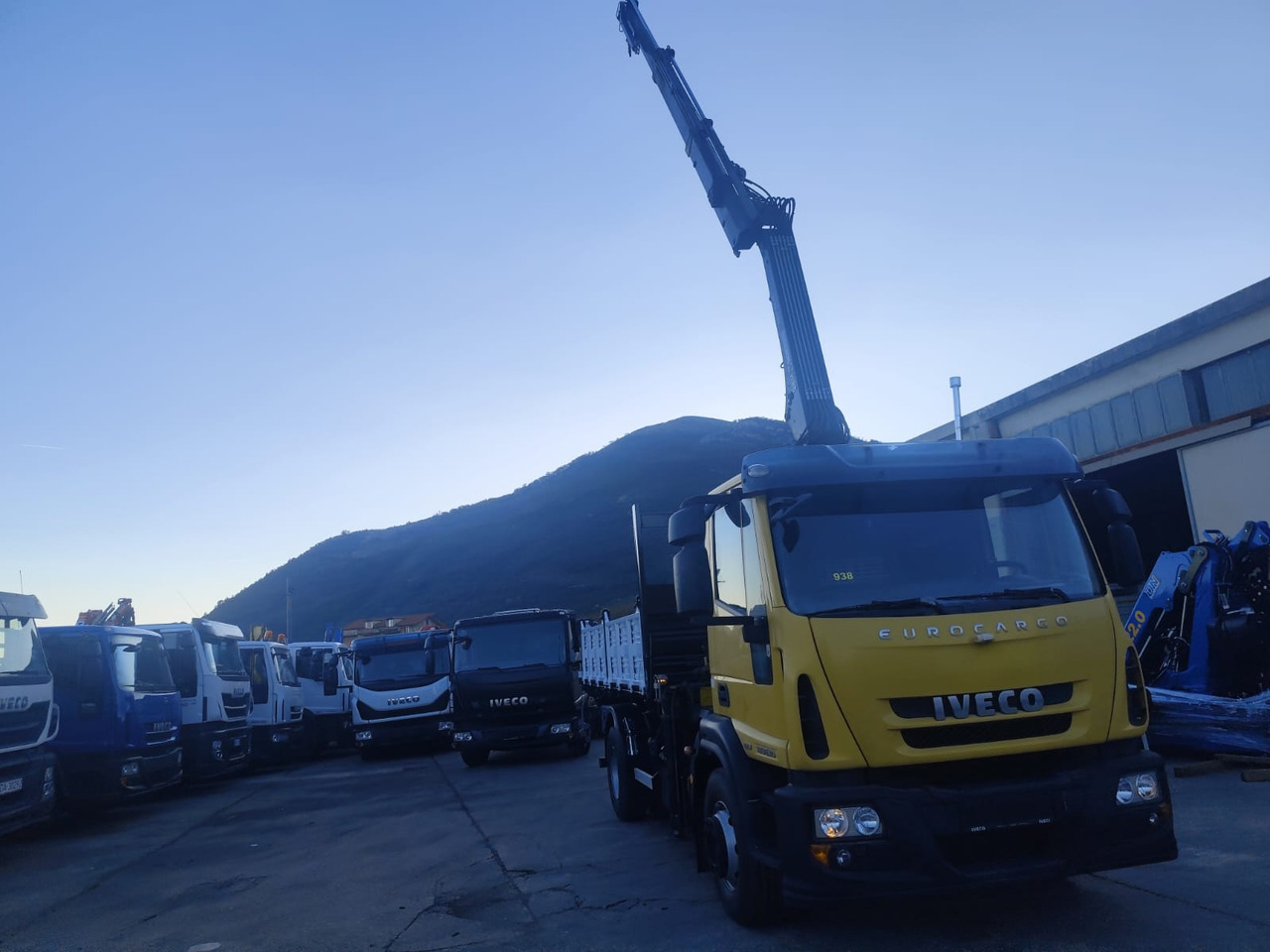 IVECO EUROCARGO 160E30 - Kravas auto ar manipulatoru: foto 3 IVECO EUROCARGO 160E30 - Kravas auto ar manipulatoru: foto 3