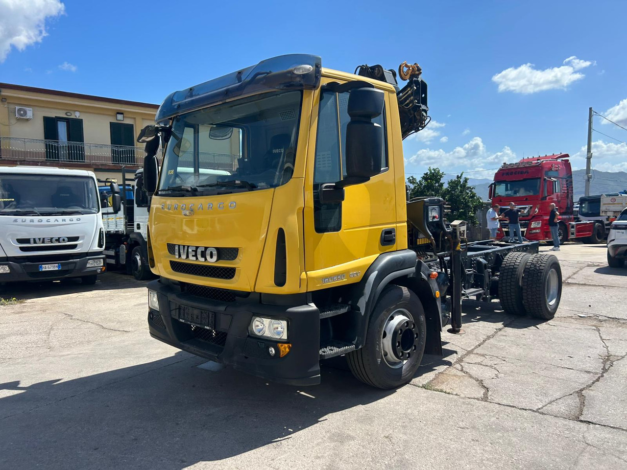 IVECO EUROCARGO 160E30 - Kravas auto ar manipulatoru: foto 1 IVECO EUROCARGO 160E30 - Kravas auto ar manipulatoru: foto 1