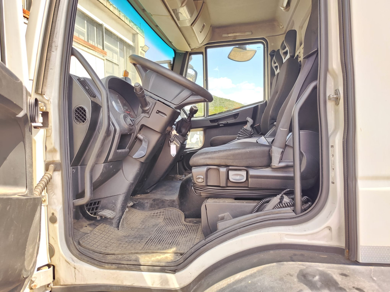IVECO EUROCARGO 180-250 - Kravas auto ar manipulatoru, Kravas auto ar manipulatoru: foto 2 IVECO EUROCARGO 180-250 - Kravas auto ar manipulatoru, Kravas auto ar manipulatoru: foto 2