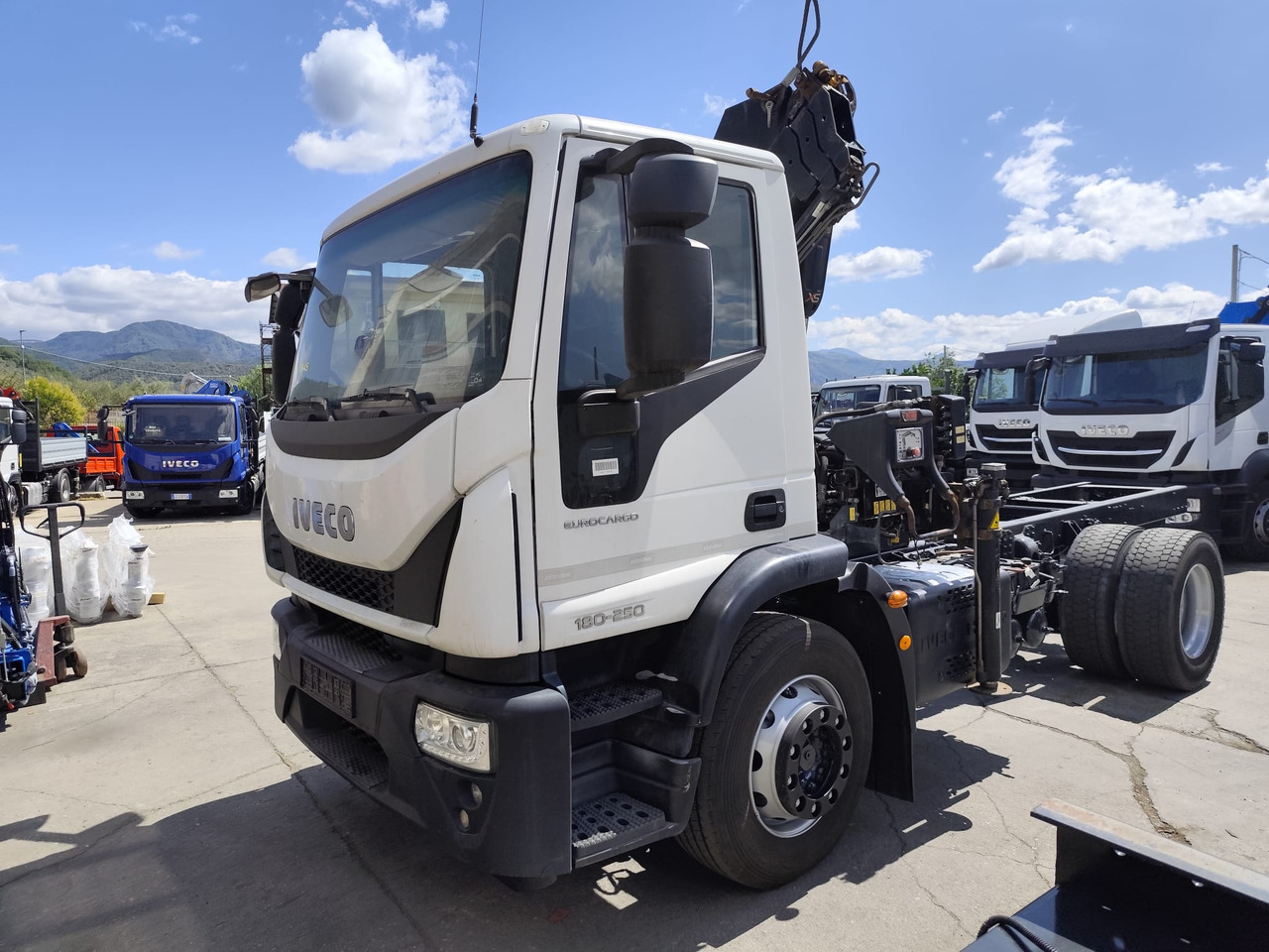 IVECO EUROCARGO 180-250 - Kravas auto ar manipulatoru, Kravas auto ar manipulatoru: foto 1 IVECO EUROCARGO 180-250 - Kravas auto ar manipulatoru, Kravas auto ar manipulatoru: foto 1